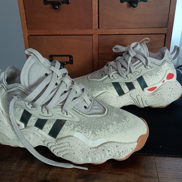 Trae Young 3 J Adidas basketball shoes sneakers size US 3.5 modern futuristic - Picture 6 of 10